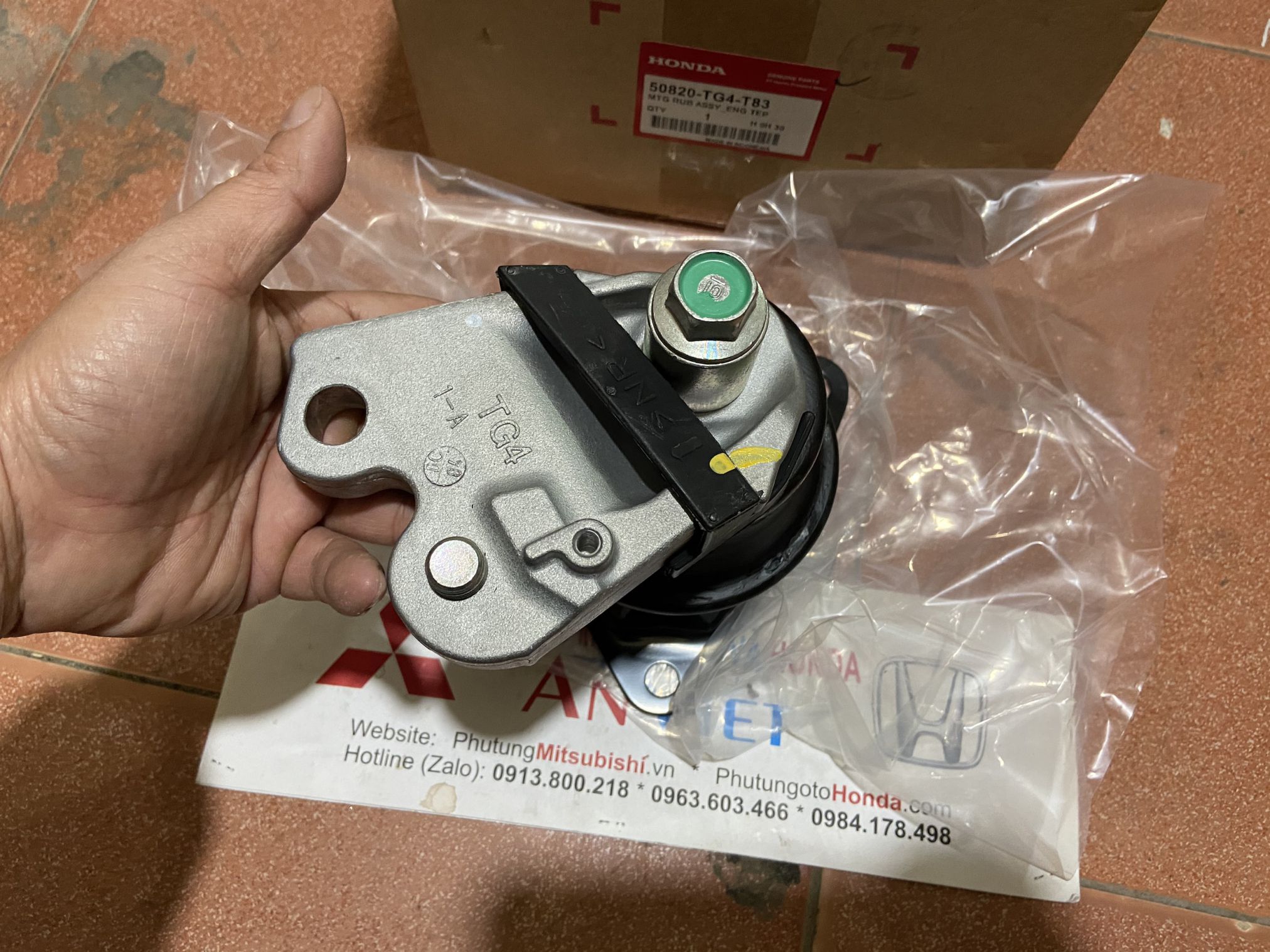 Chân máy dầu xe Honda BRIO 